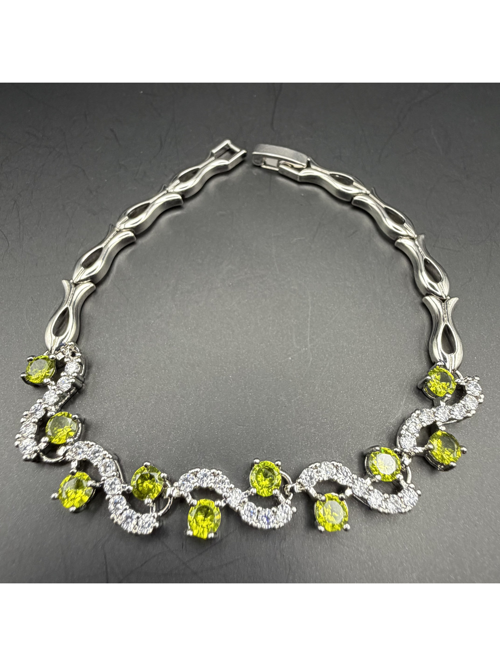 candy+clover peridot crystal wave and fish silver tone bracelet